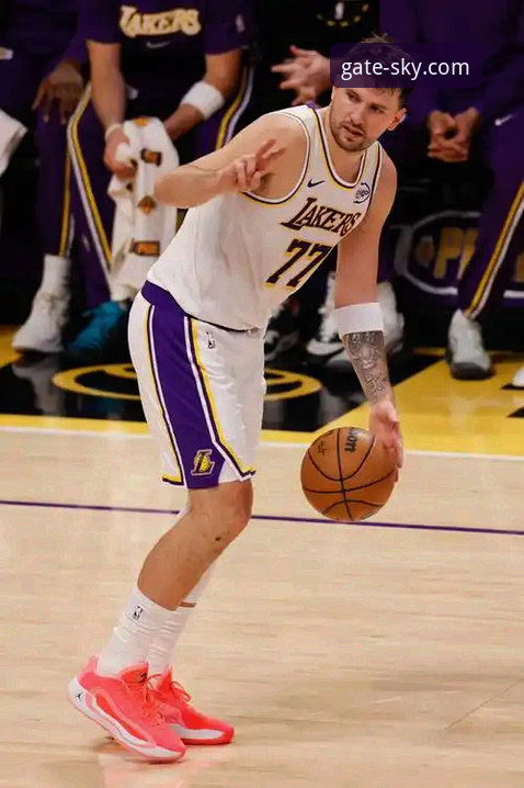 星空入口平台最新战报：东契奇43分闪耀，湖人客场力克步行者